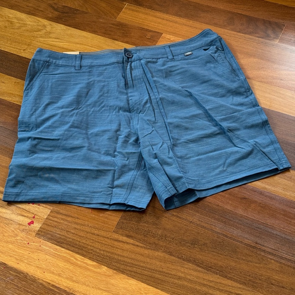 🔥 NWT Aftco hybrid chino shorts - Size 38 - perfect for dressier events